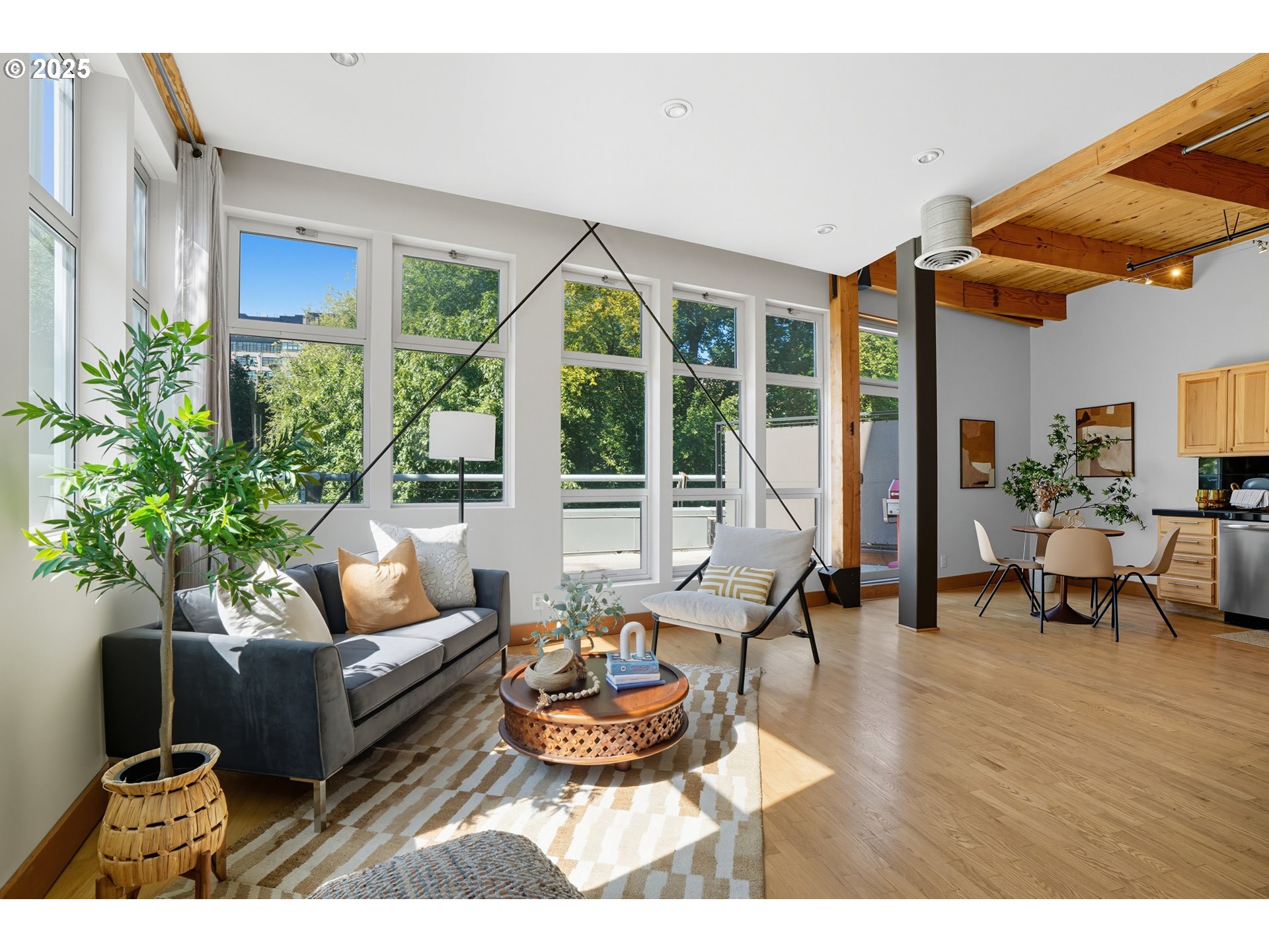 725 NW FLANDERS ST 401