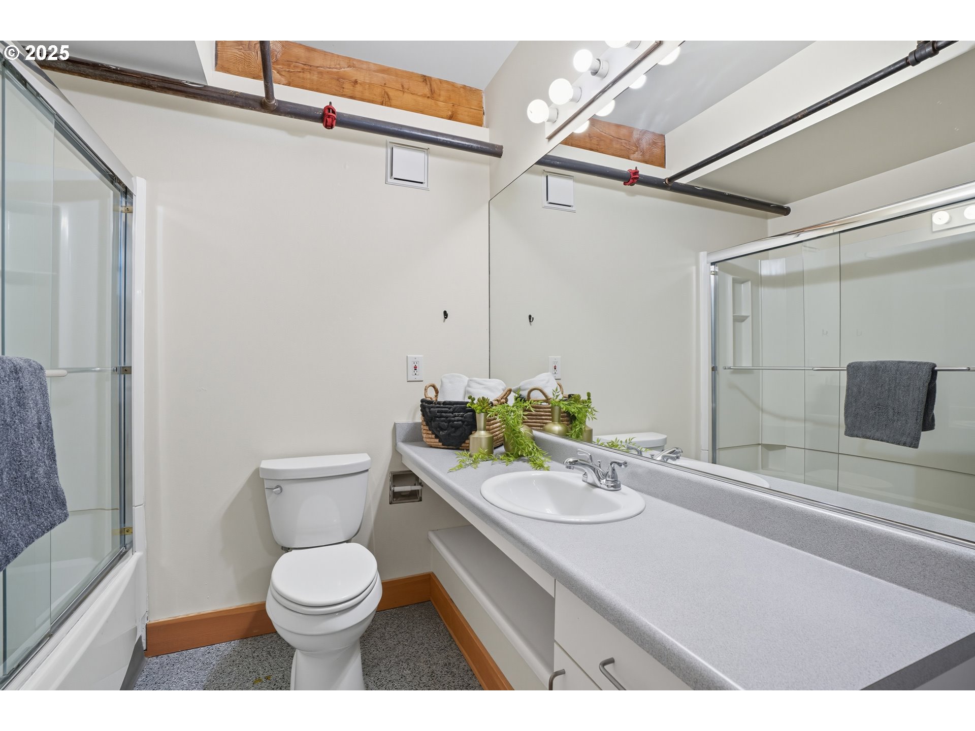 725 NW FLANDERS ST 401