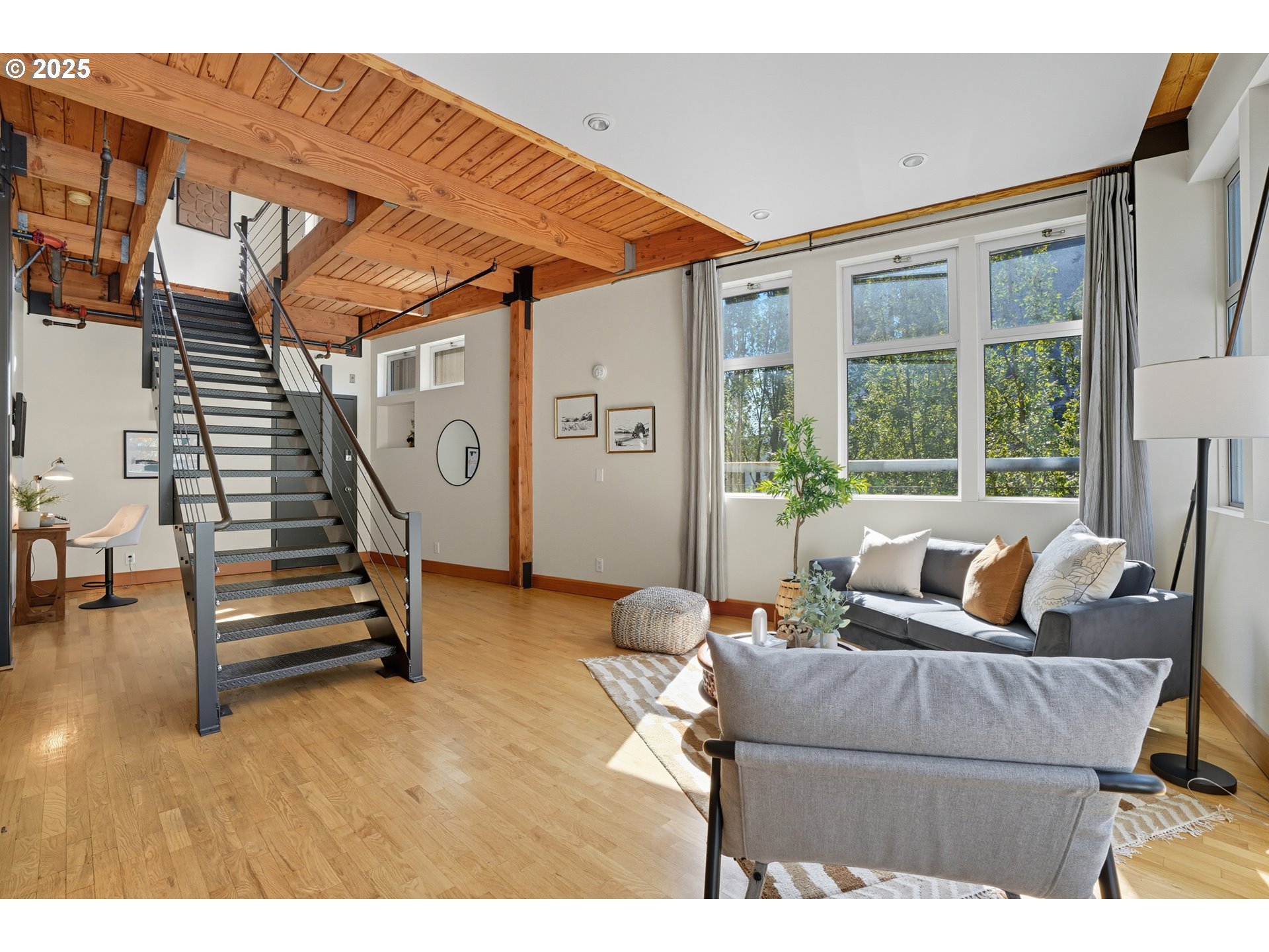 725 NW FLANDERS ST 401