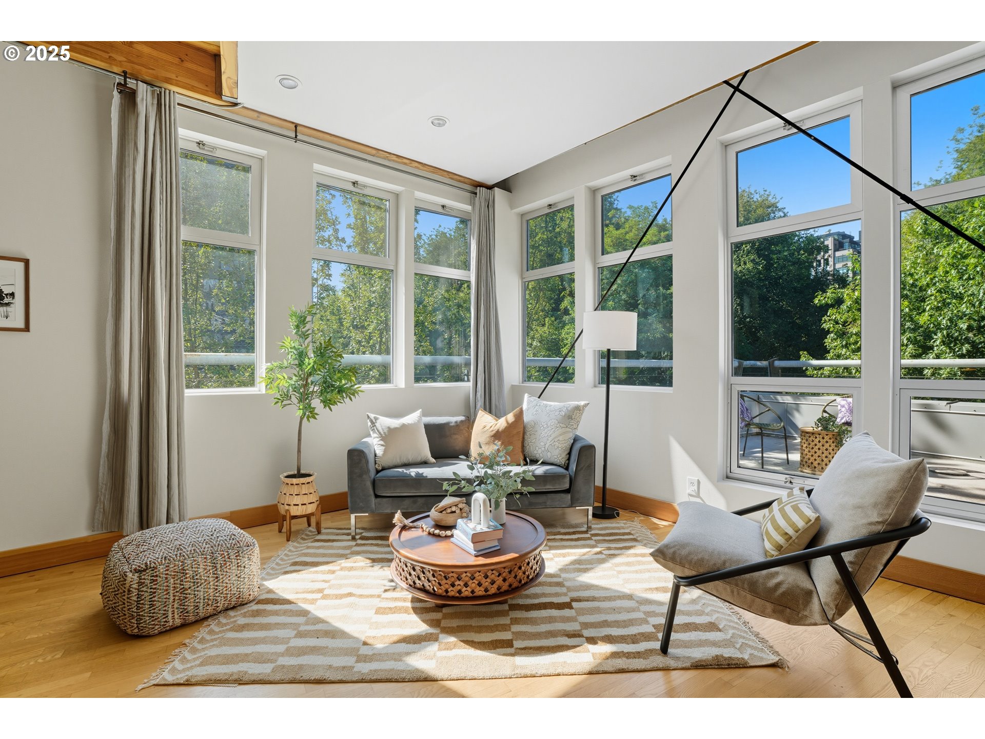 725 NW FLANDERS ST 401