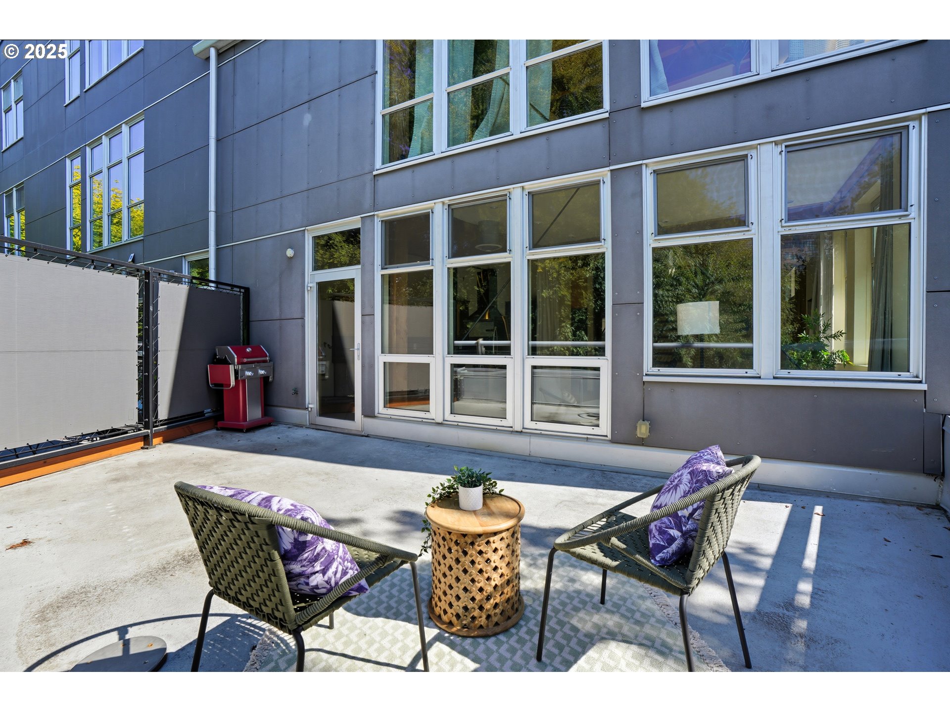 725 NW FLANDERS ST 401