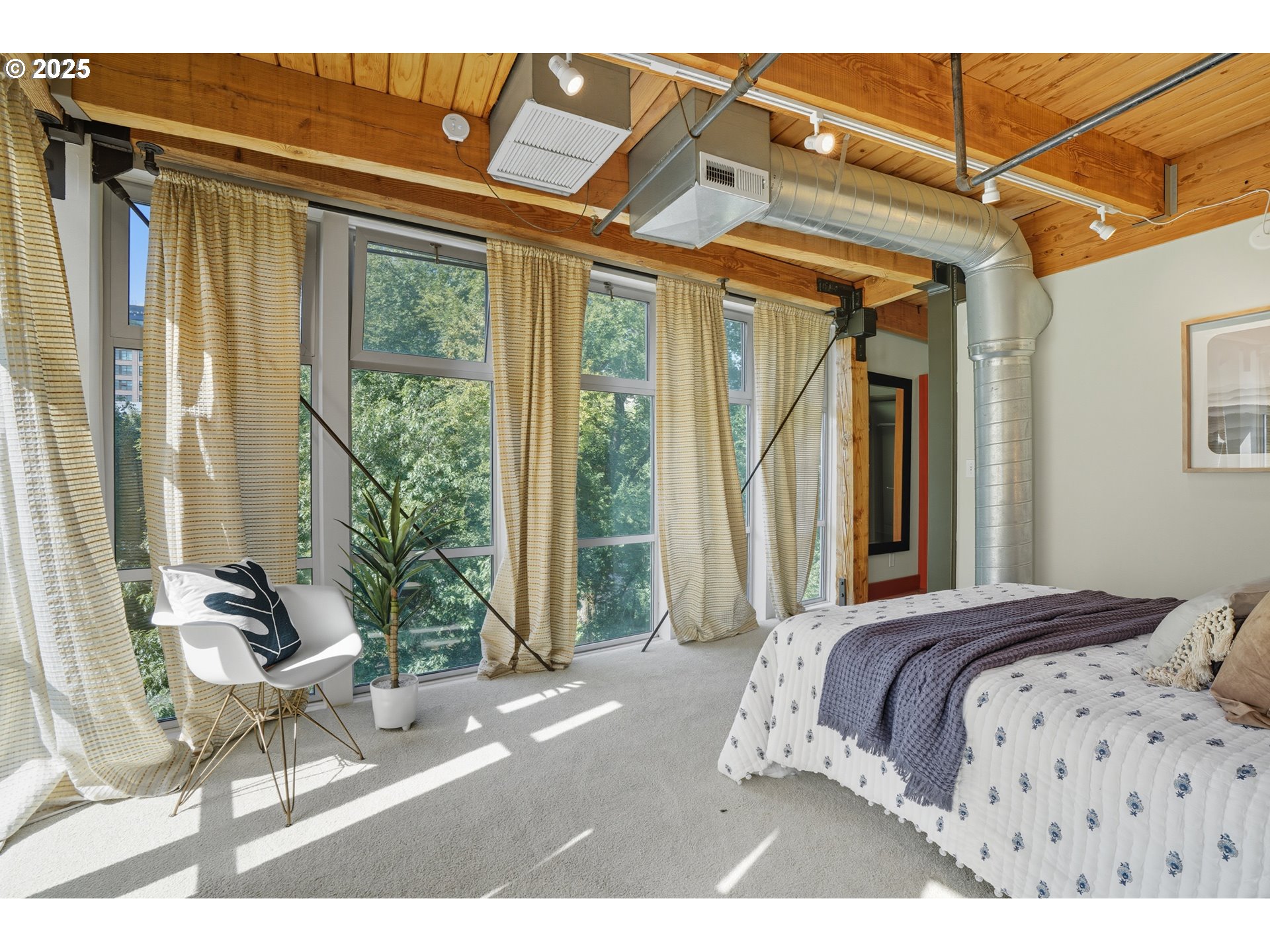 725 NW FLANDERS ST 401