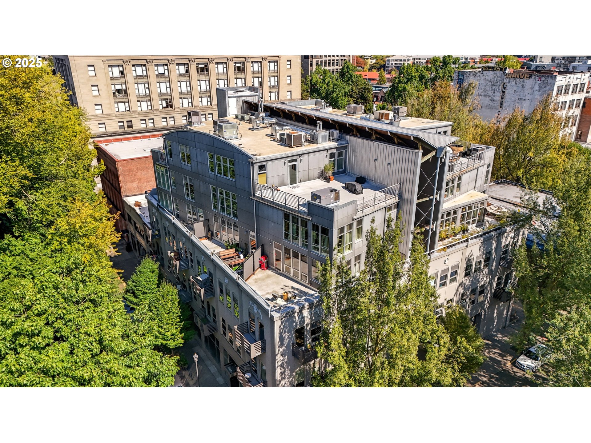 725 NW FLANDERS ST 401