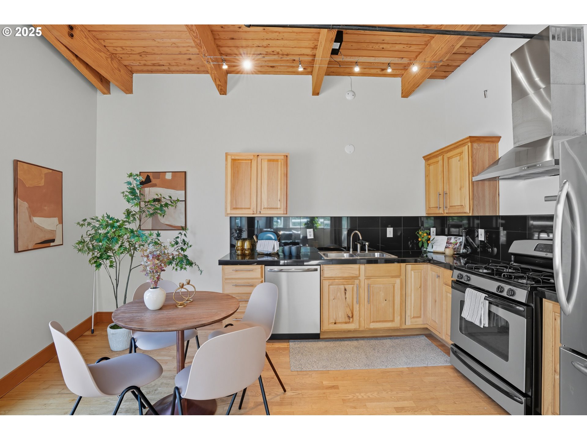 725 NW FLANDERS ST 401