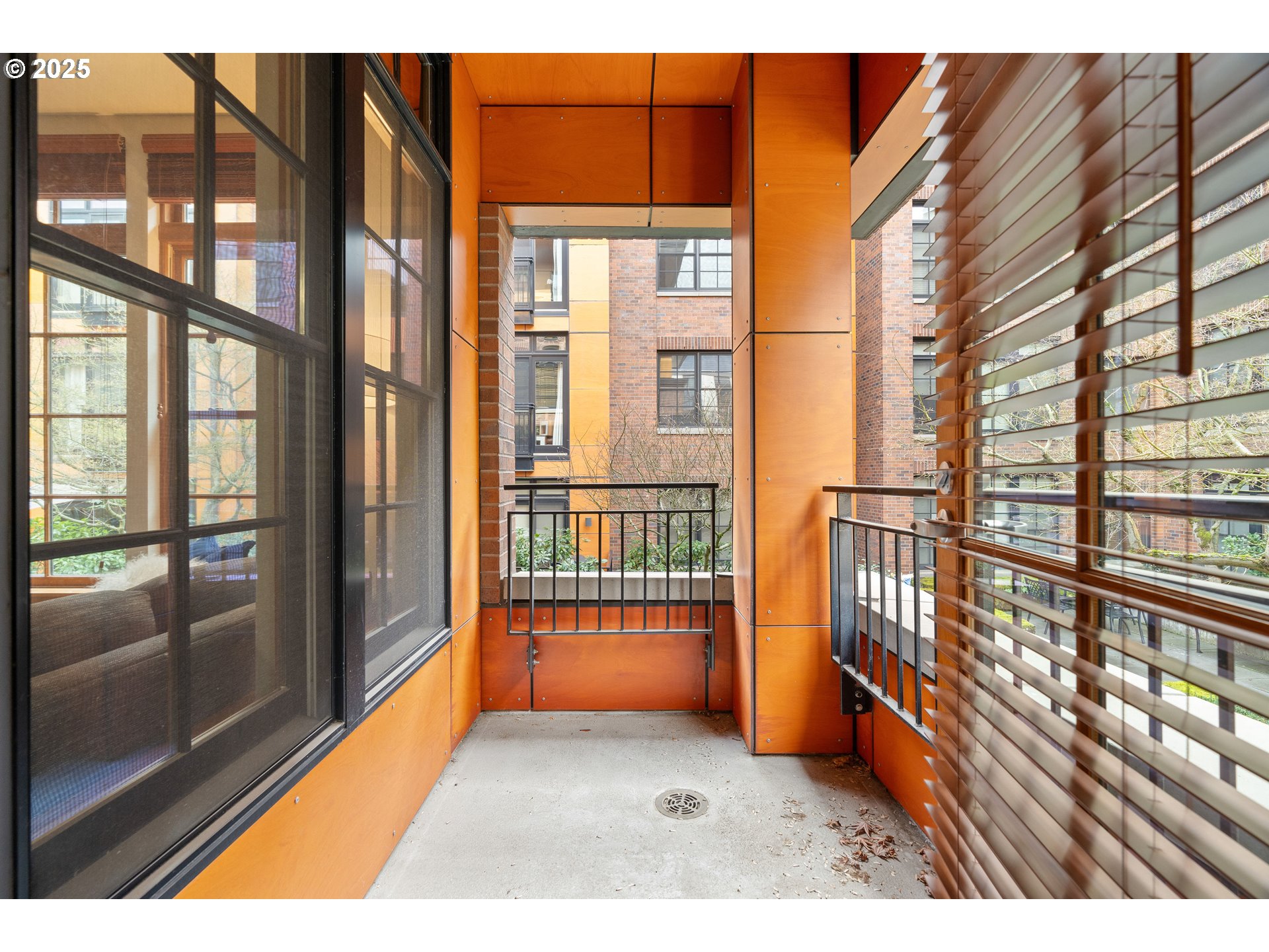 2350 NW SAVIER ST 202