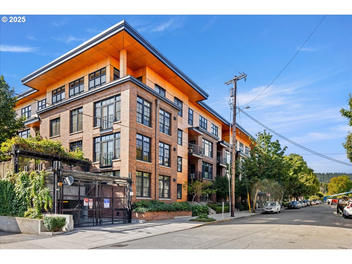 2350 NW SAVIER ST 202