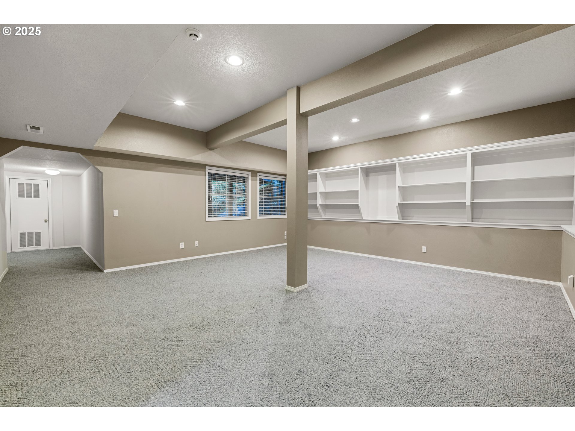 262 NW ROYAL BLVD