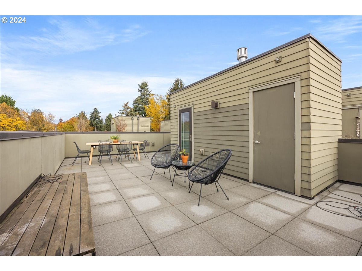 2052 NE 11TH AVE