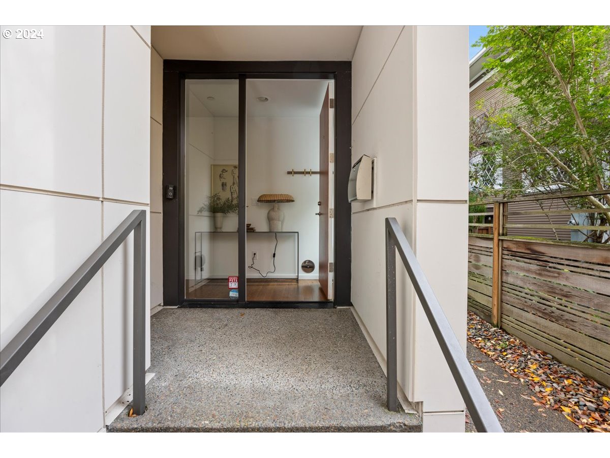2052 NE 11TH AVE