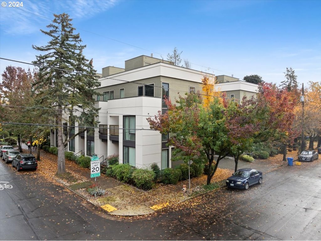 2052 NE 11TH AVE