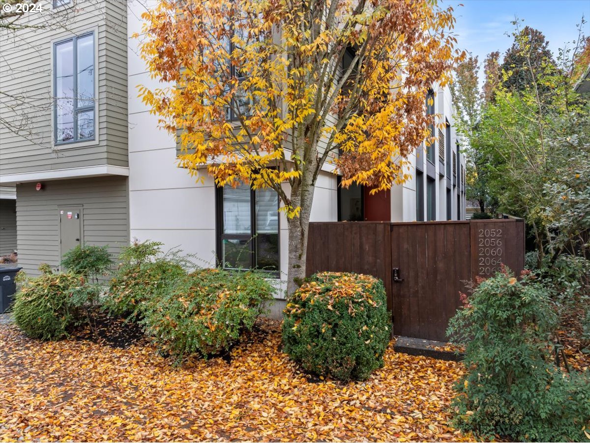 2052 NE 11TH AVE