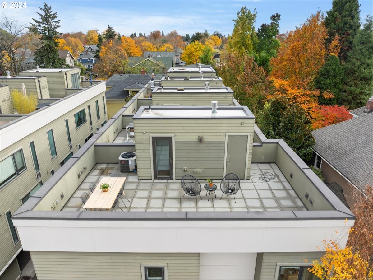 2052 NE 11TH AVE