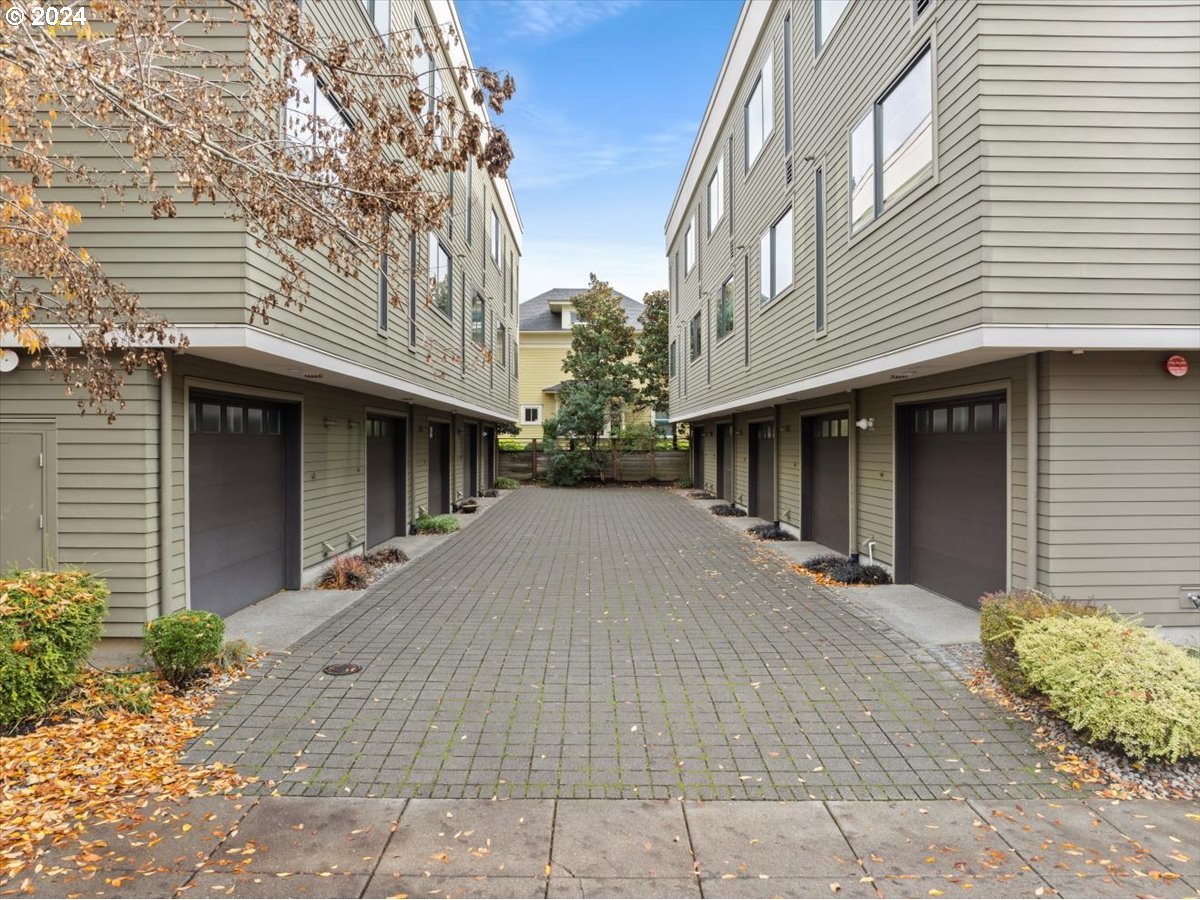 2052 NE 11TH AVE