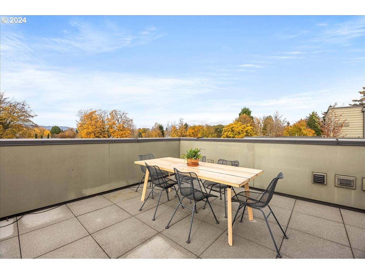 2052 NE 11TH AVE