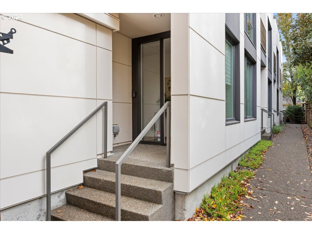 2052 NE 11TH AVE