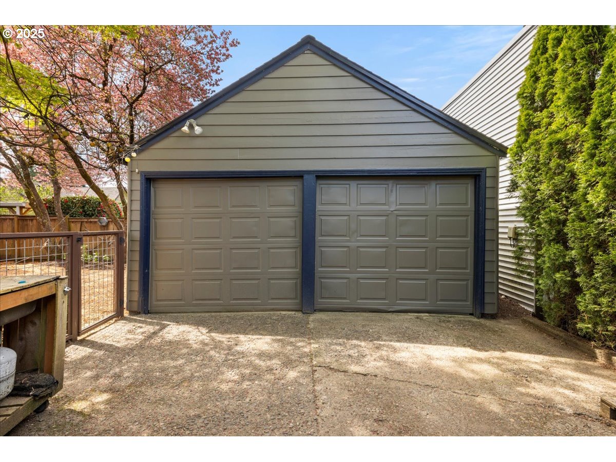 101 SE 65TH AVE