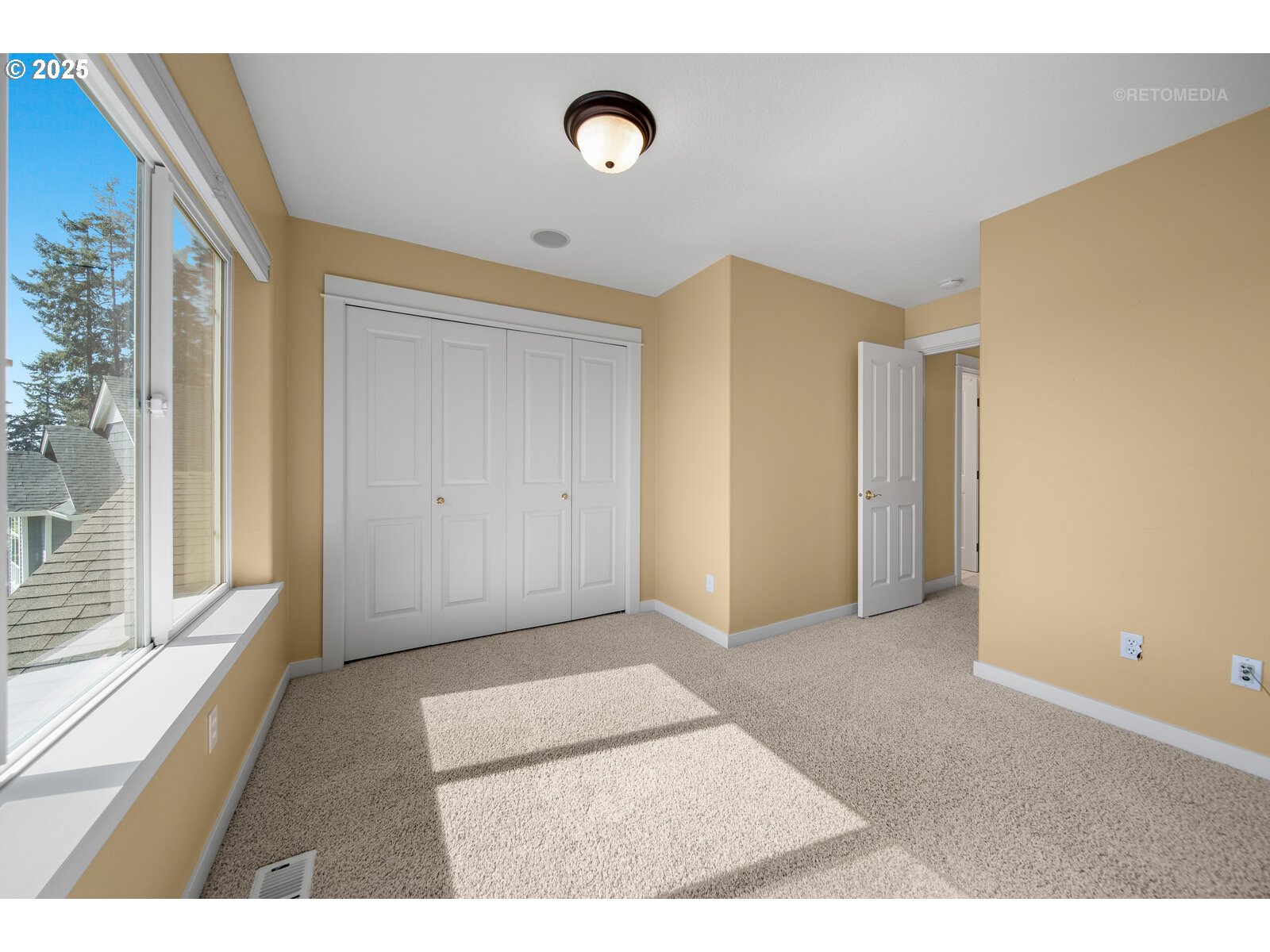 15675 SW BEVERLY BEACH CT