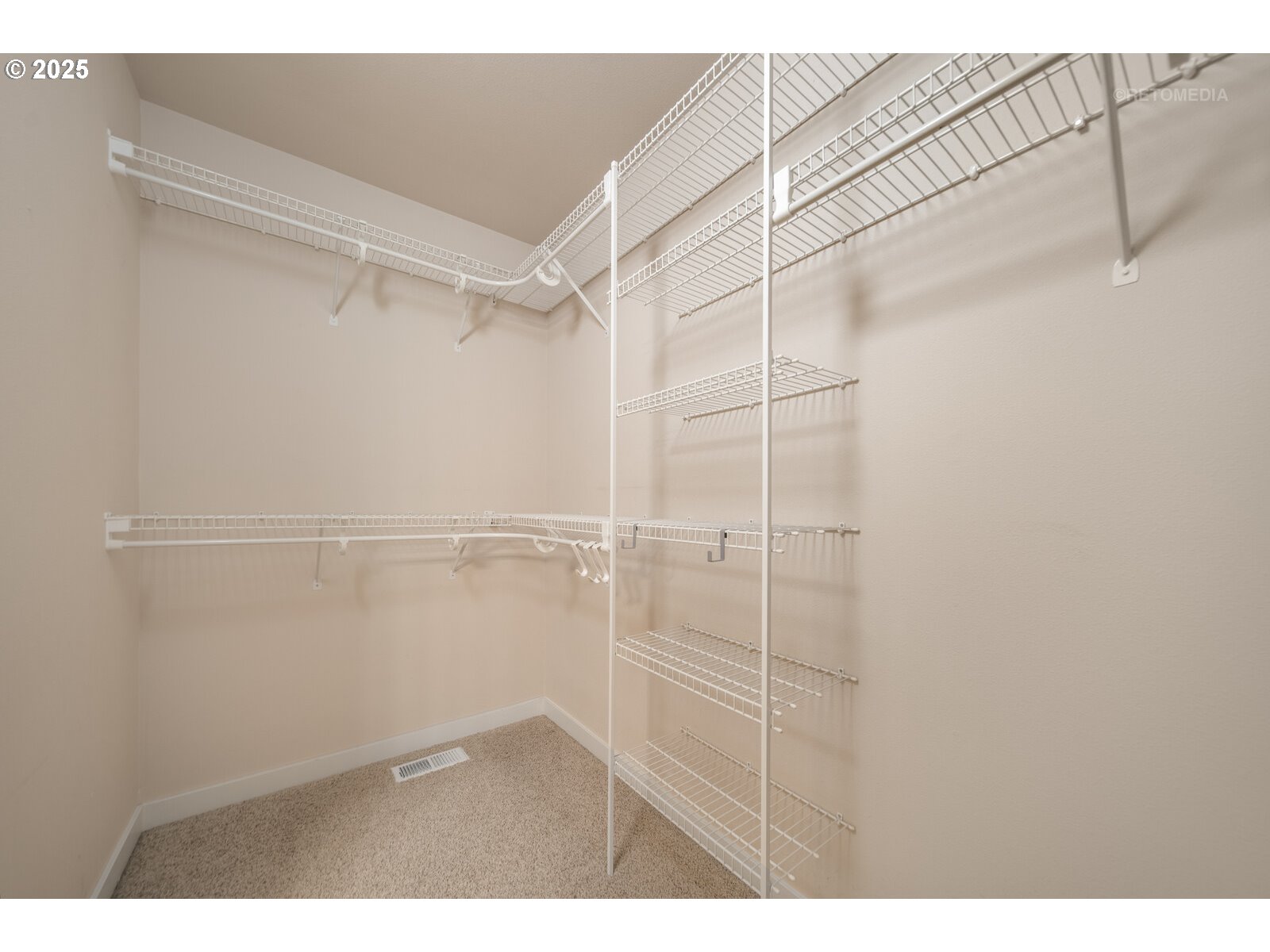 15675 SW BEVERLY BEACH CT