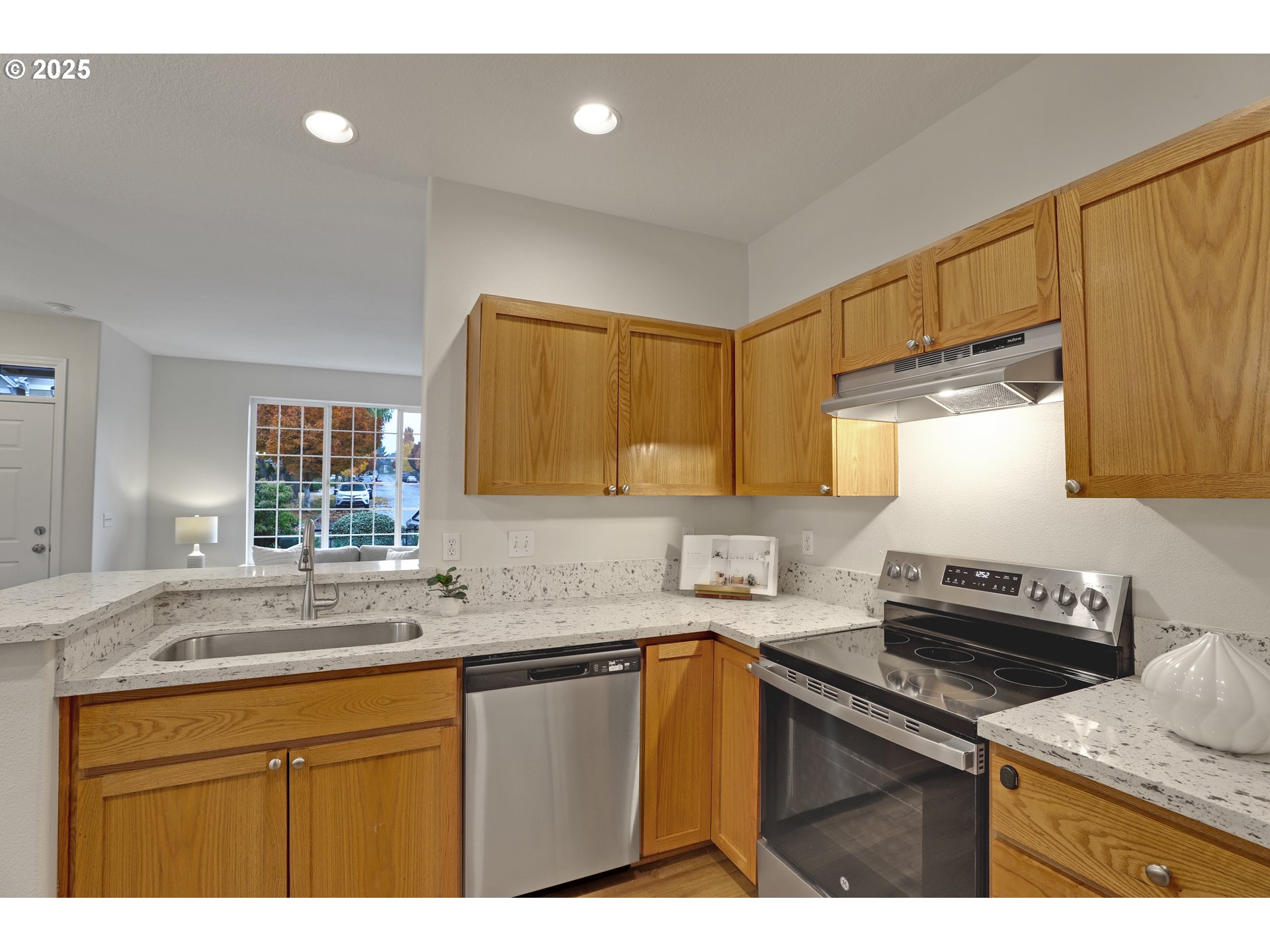 2453 NW ROGUE VALLEY TER