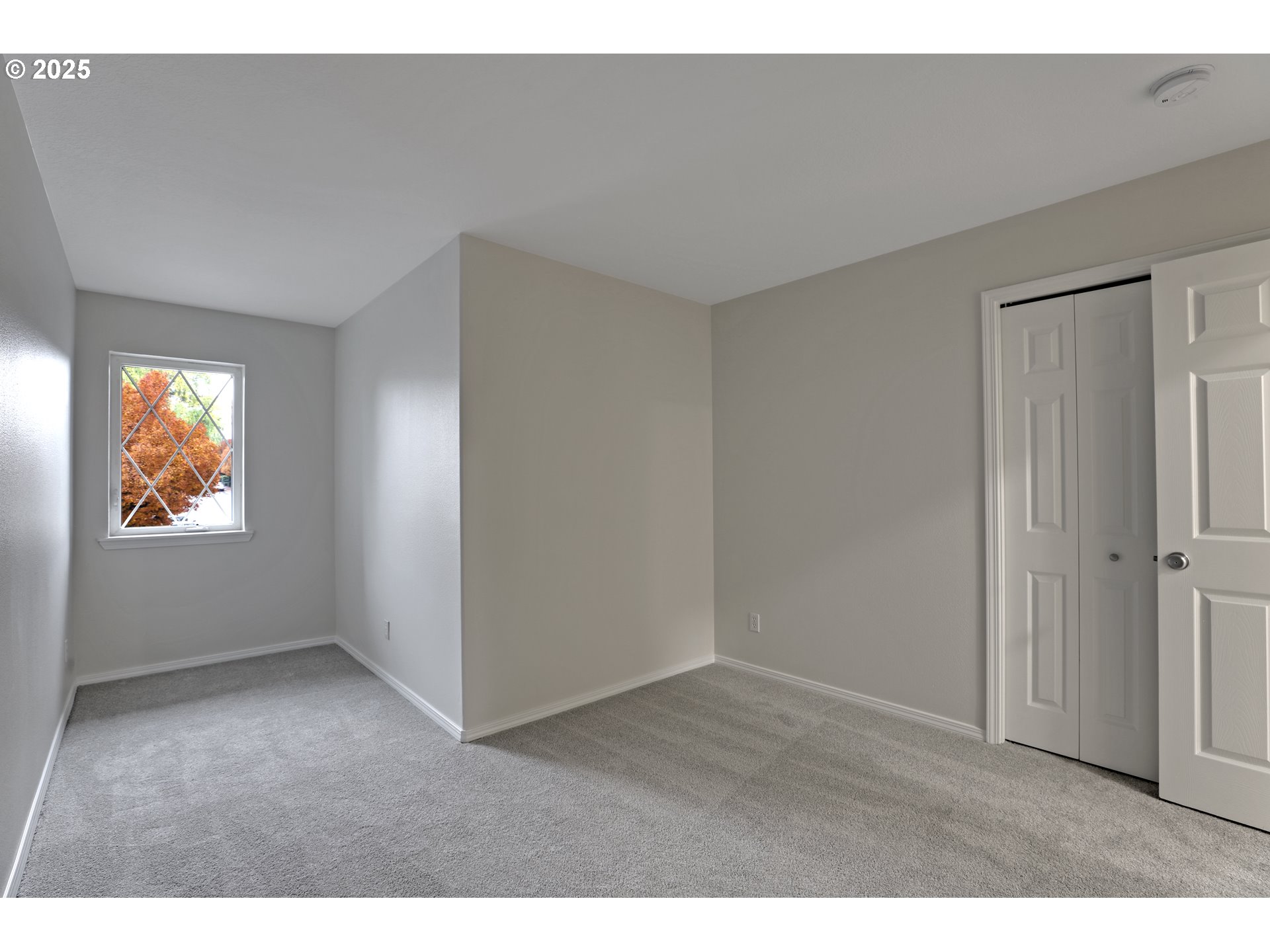 2453 NW ROGUE VALLEY TER