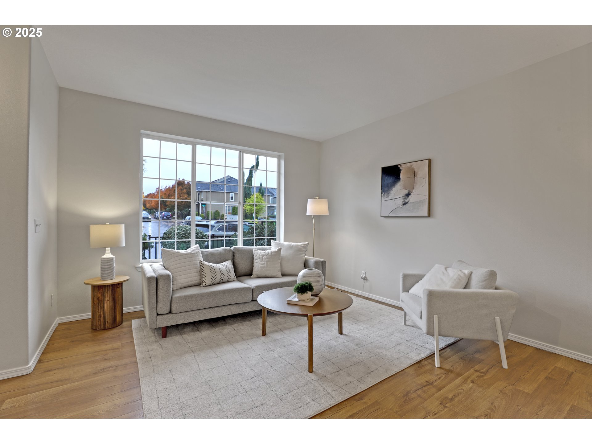 2453 NW ROGUE VALLEY TER