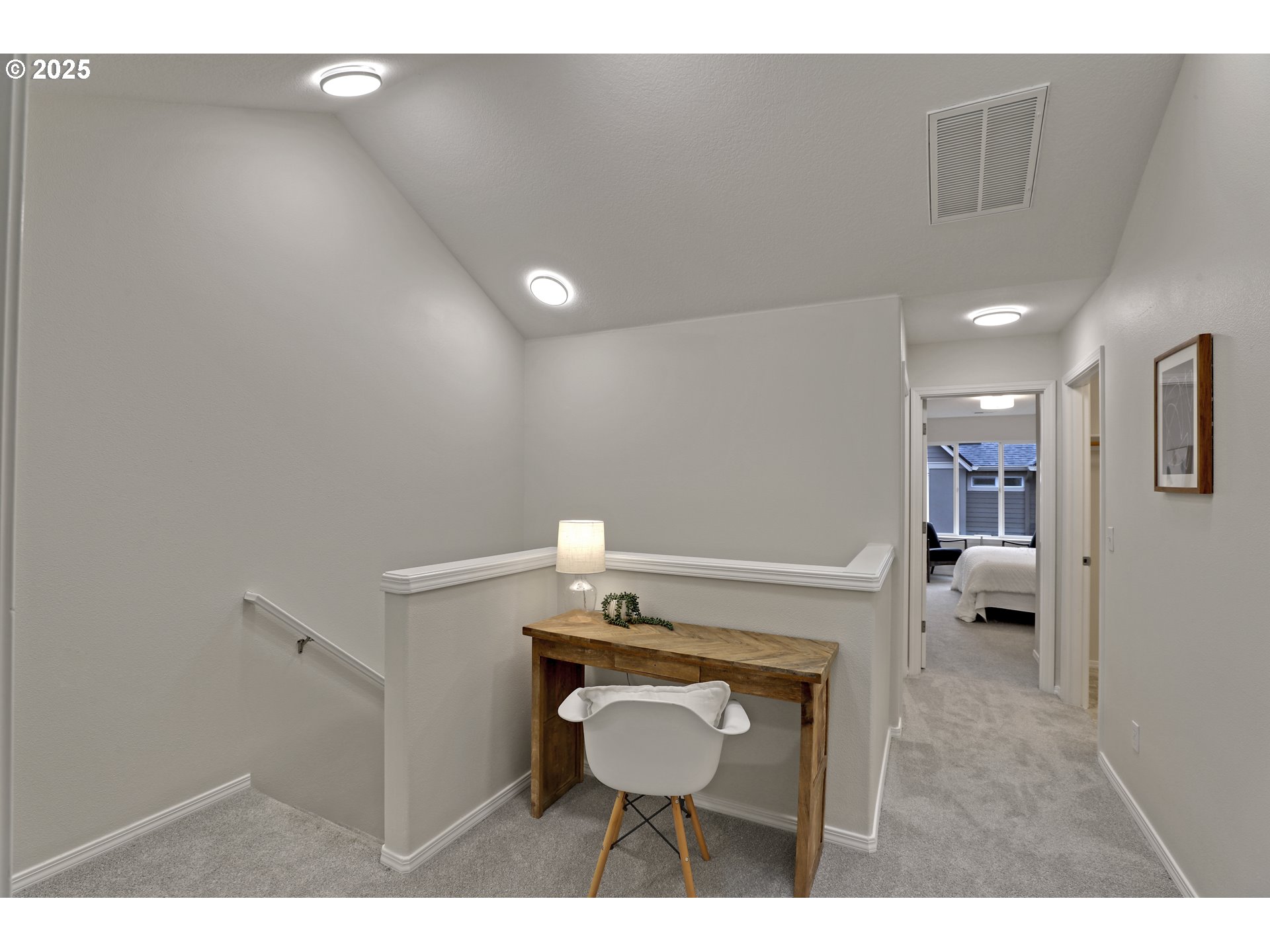 2453 NW ROGUE VALLEY TER