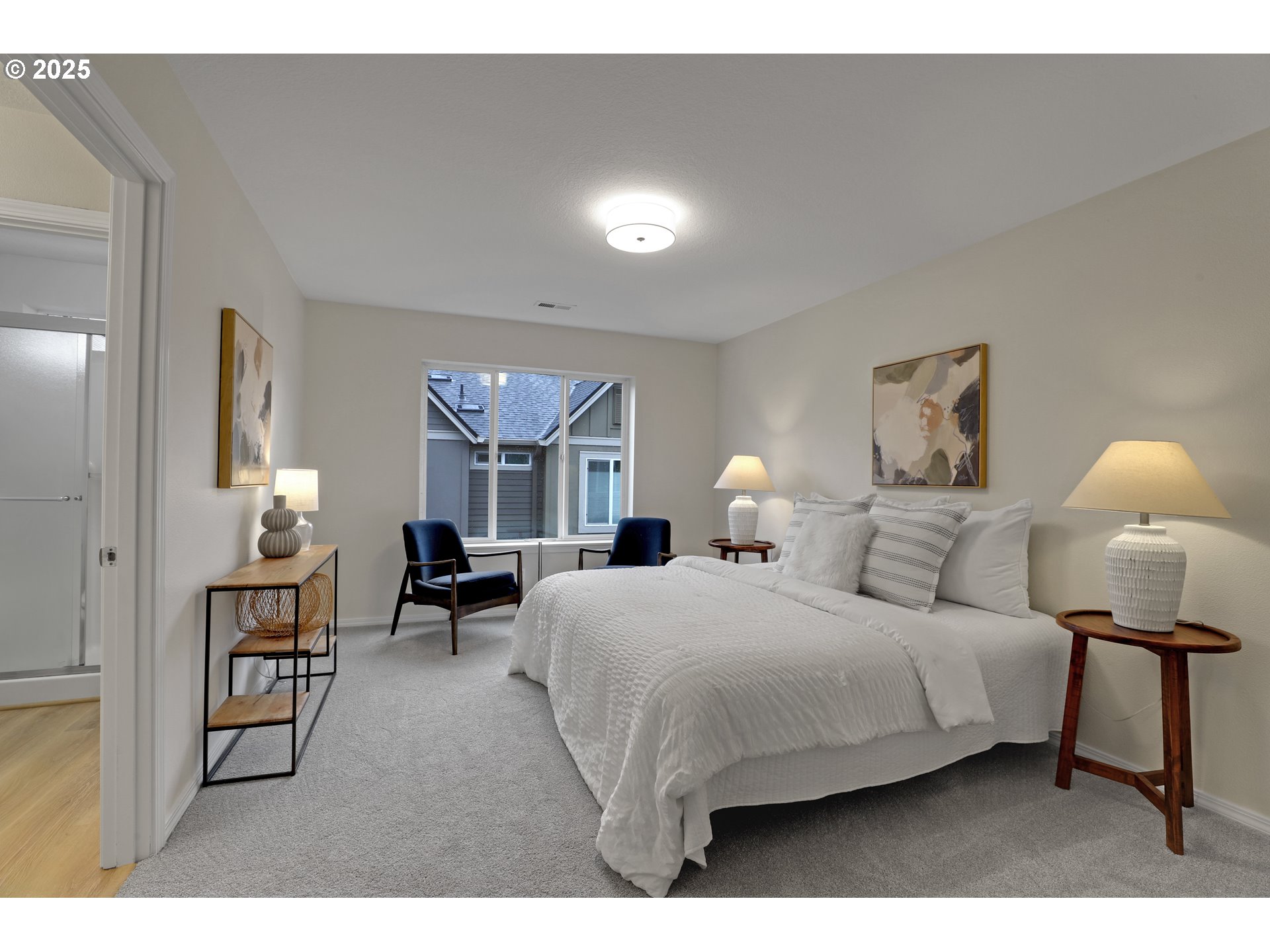 2453 NW ROGUE VALLEY TER