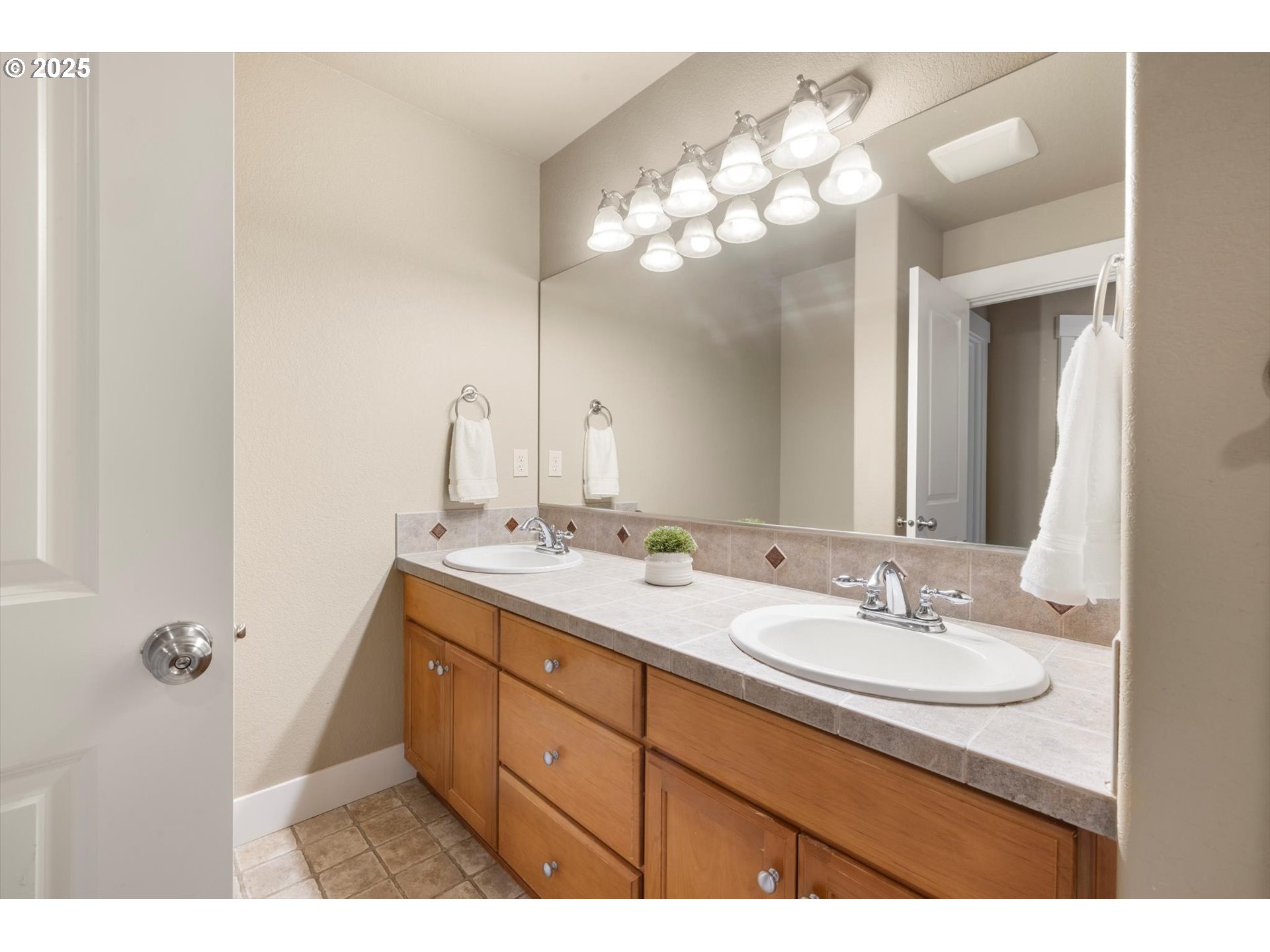 11102 NW CRYSTAL CREEK LN