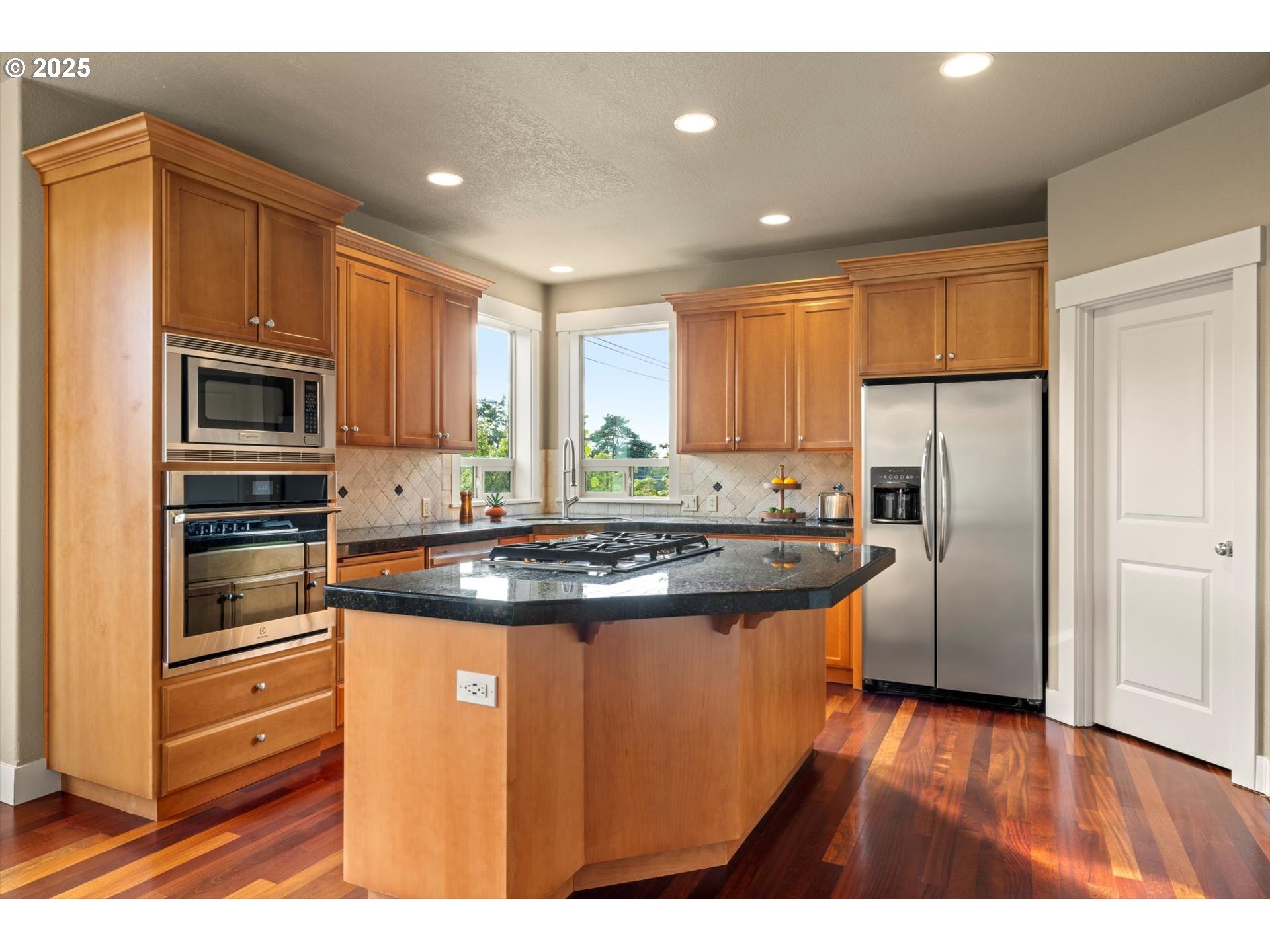 11102 NW CRYSTAL CREEK LN