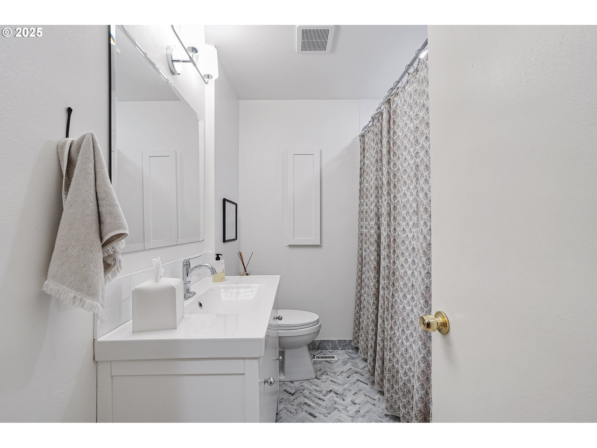 2060 SW KNOLLCREST DR