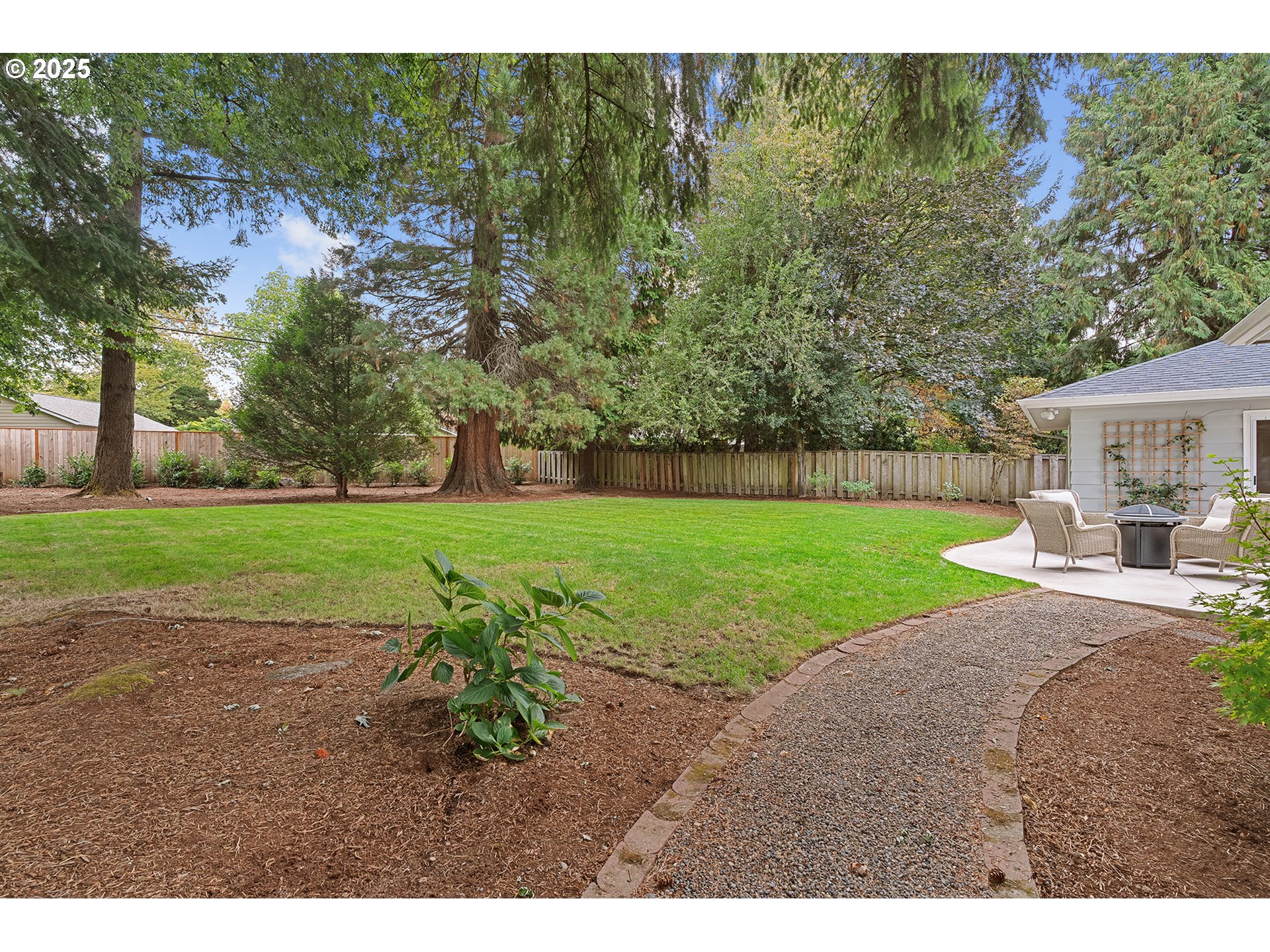 2060 SW KNOLLCREST DR