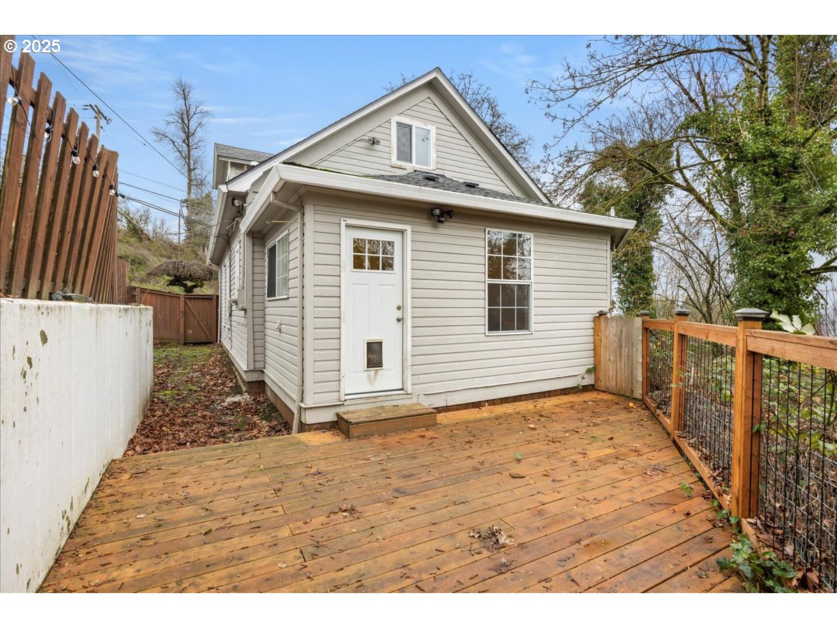 1688 SUNSET AVE