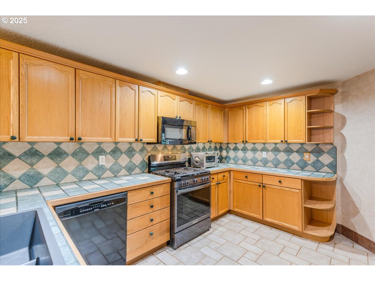 265 NW ANGELA LN