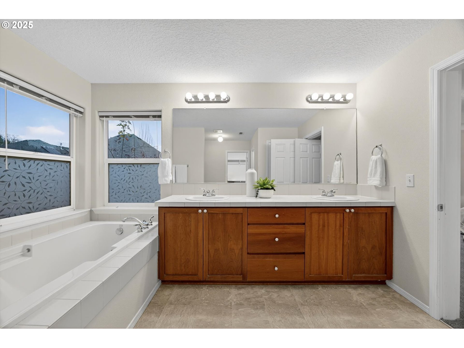 5658 NE ORENCO GARDENS DR