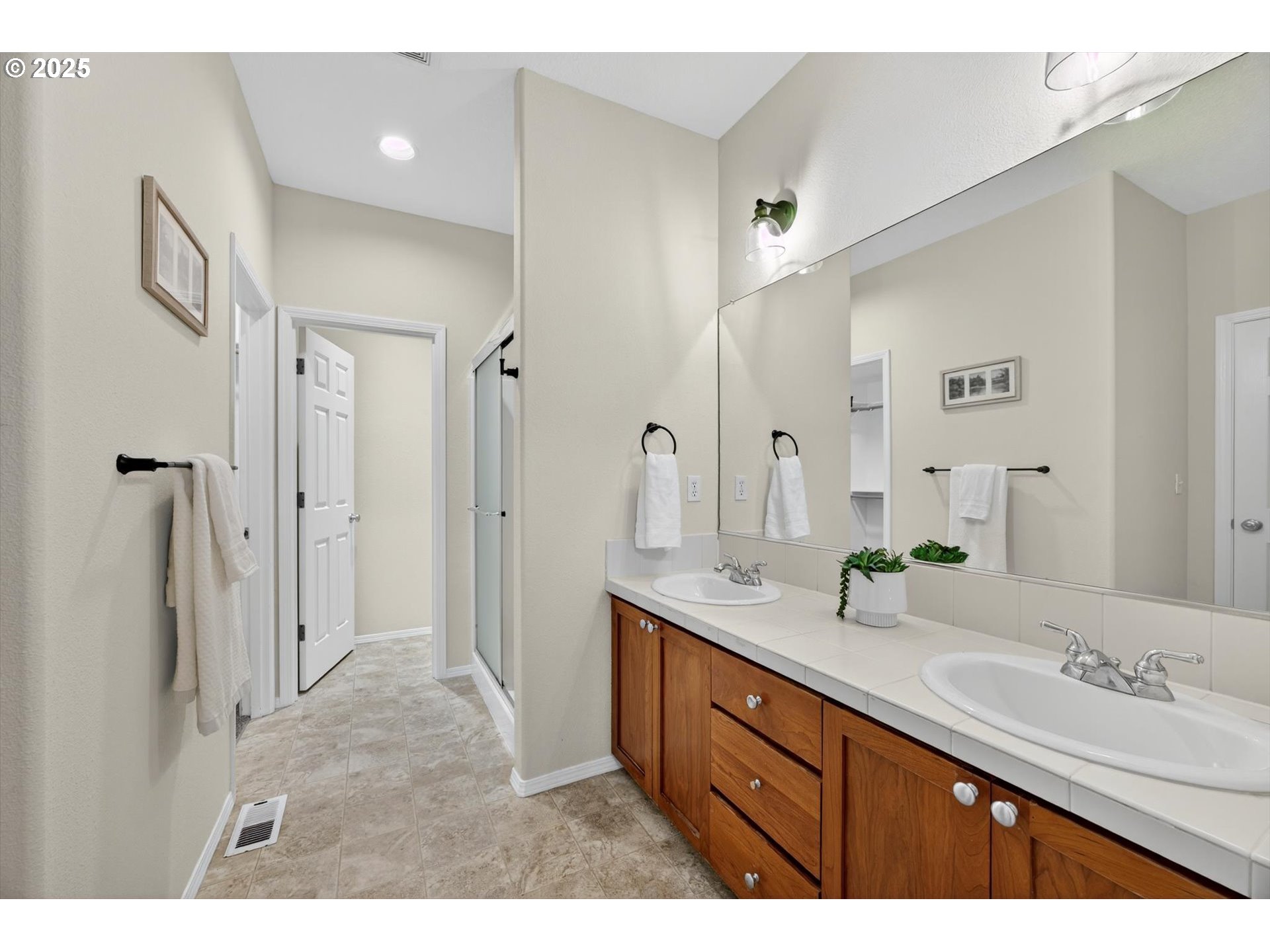 5658 NE ORENCO GARDENS DR