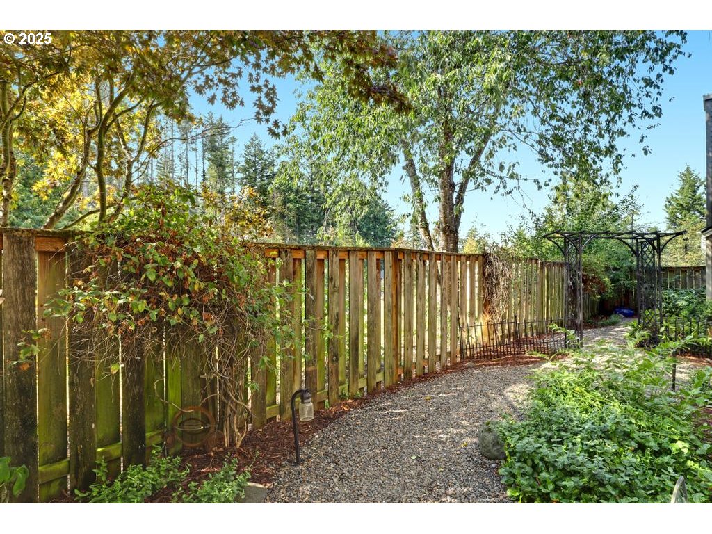 13922 NW STONEBRIDGE DR