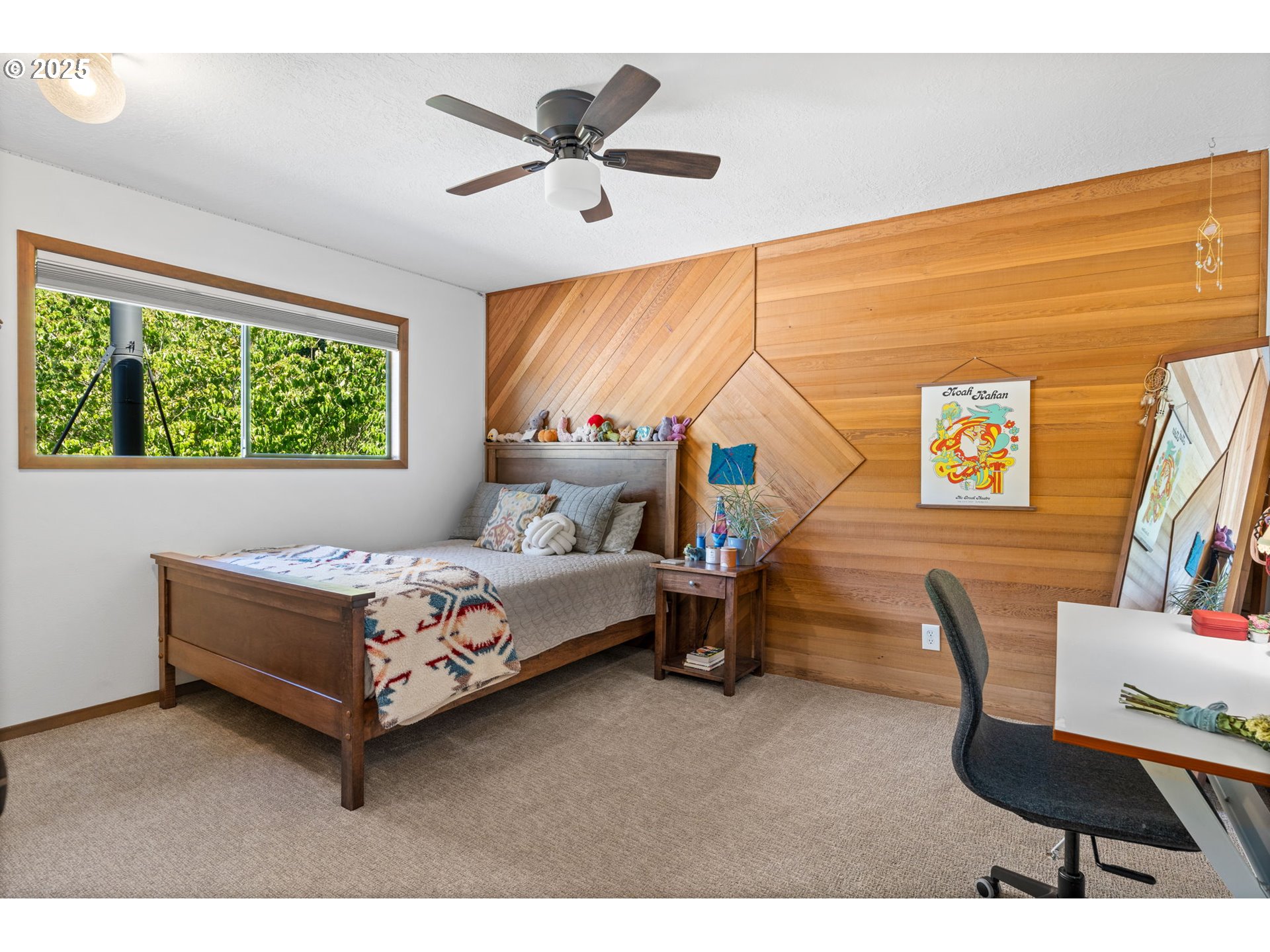 945 NW TORREY VIEW LN