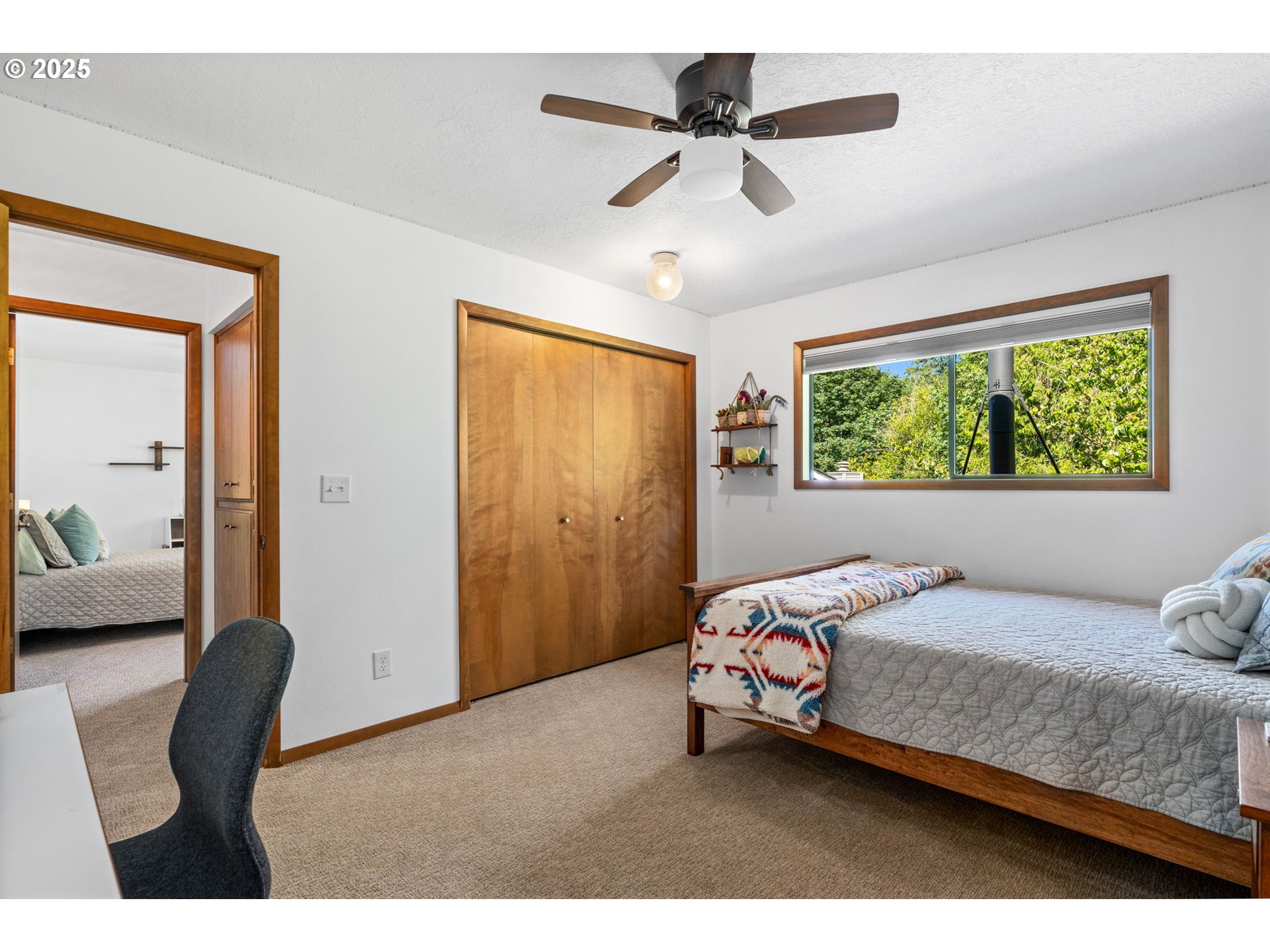 945 NW TORREY VIEW LN