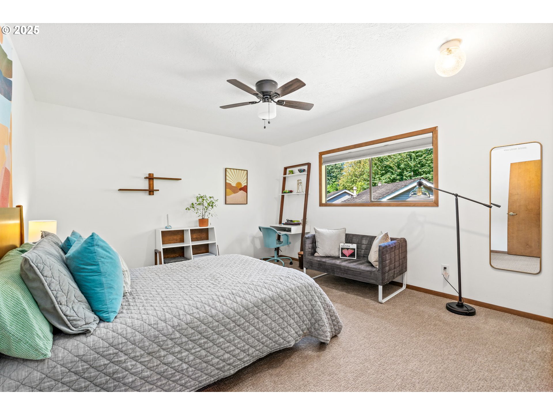 945 NW TORREY VIEW LN