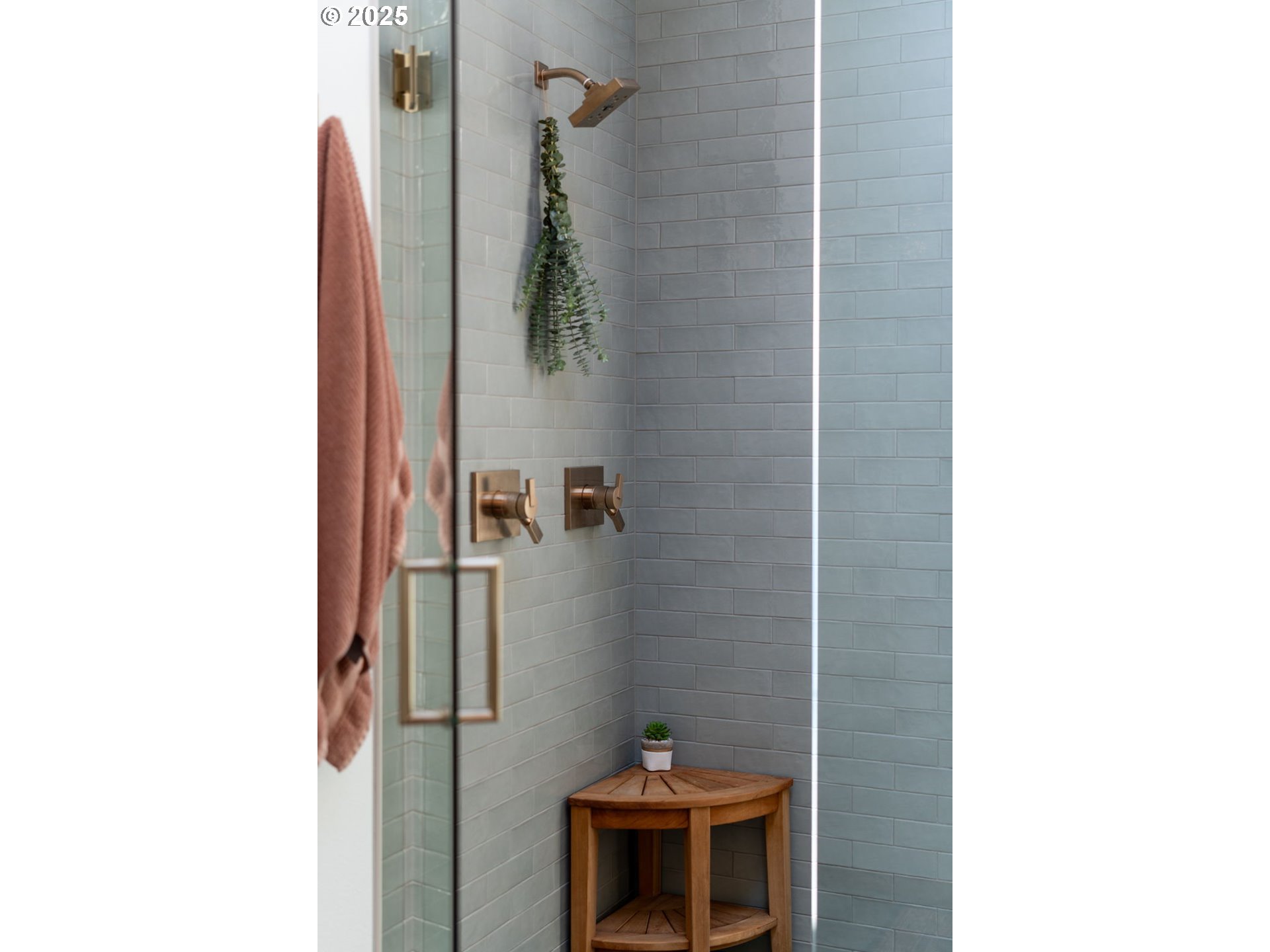 945 NW TORREY VIEW LN