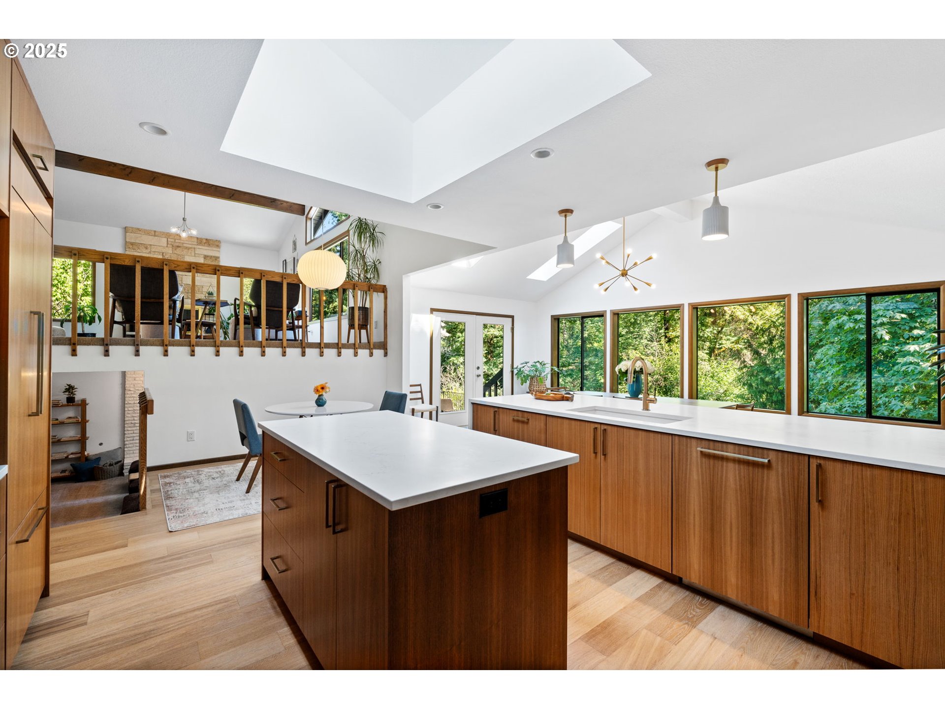 945 NW TORREY VIEW LN