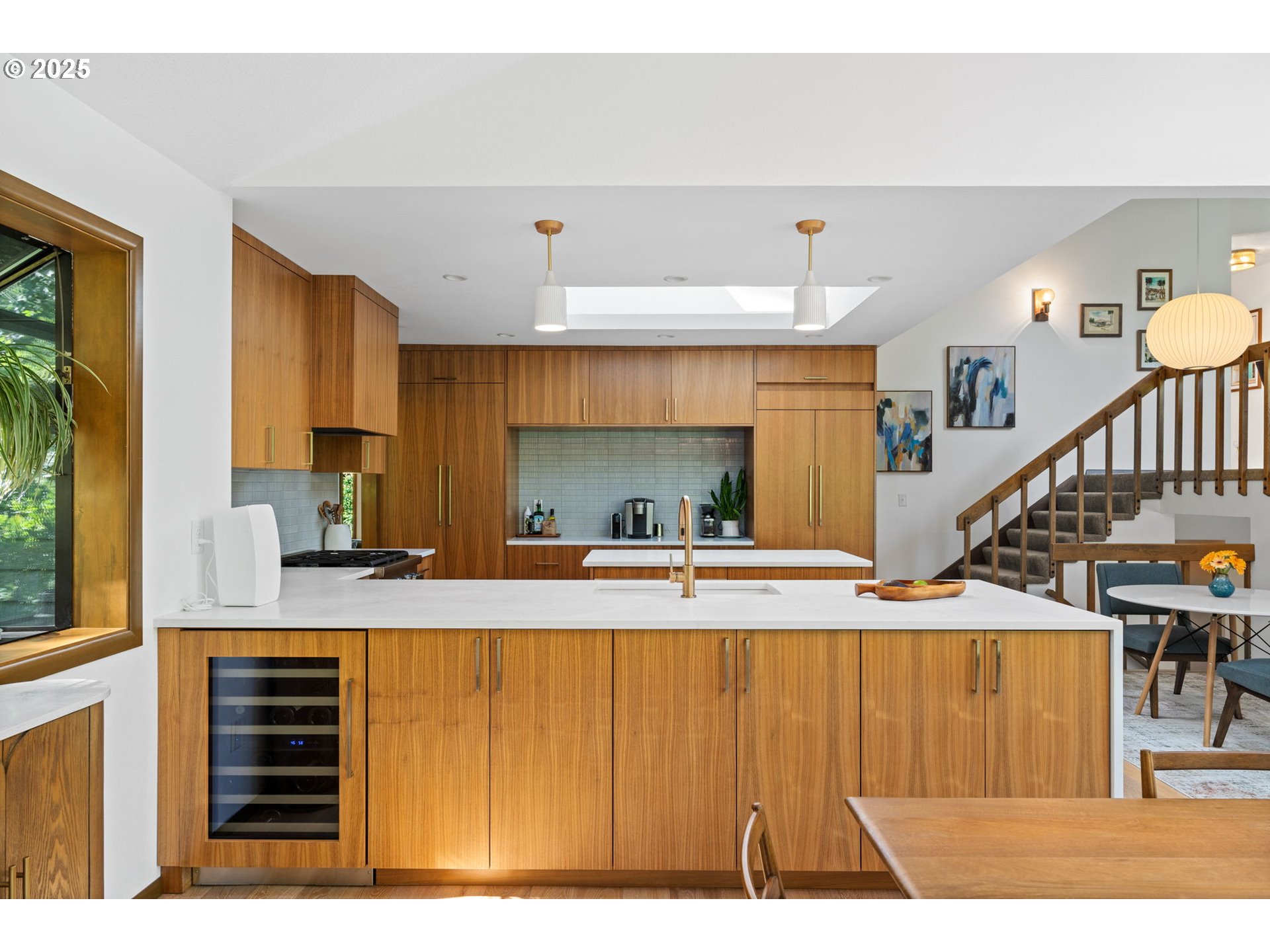 945 NW TORREY VIEW LN