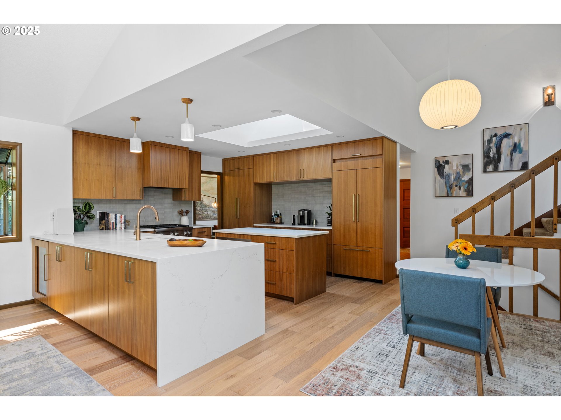 945 NW TORREY VIEW LN