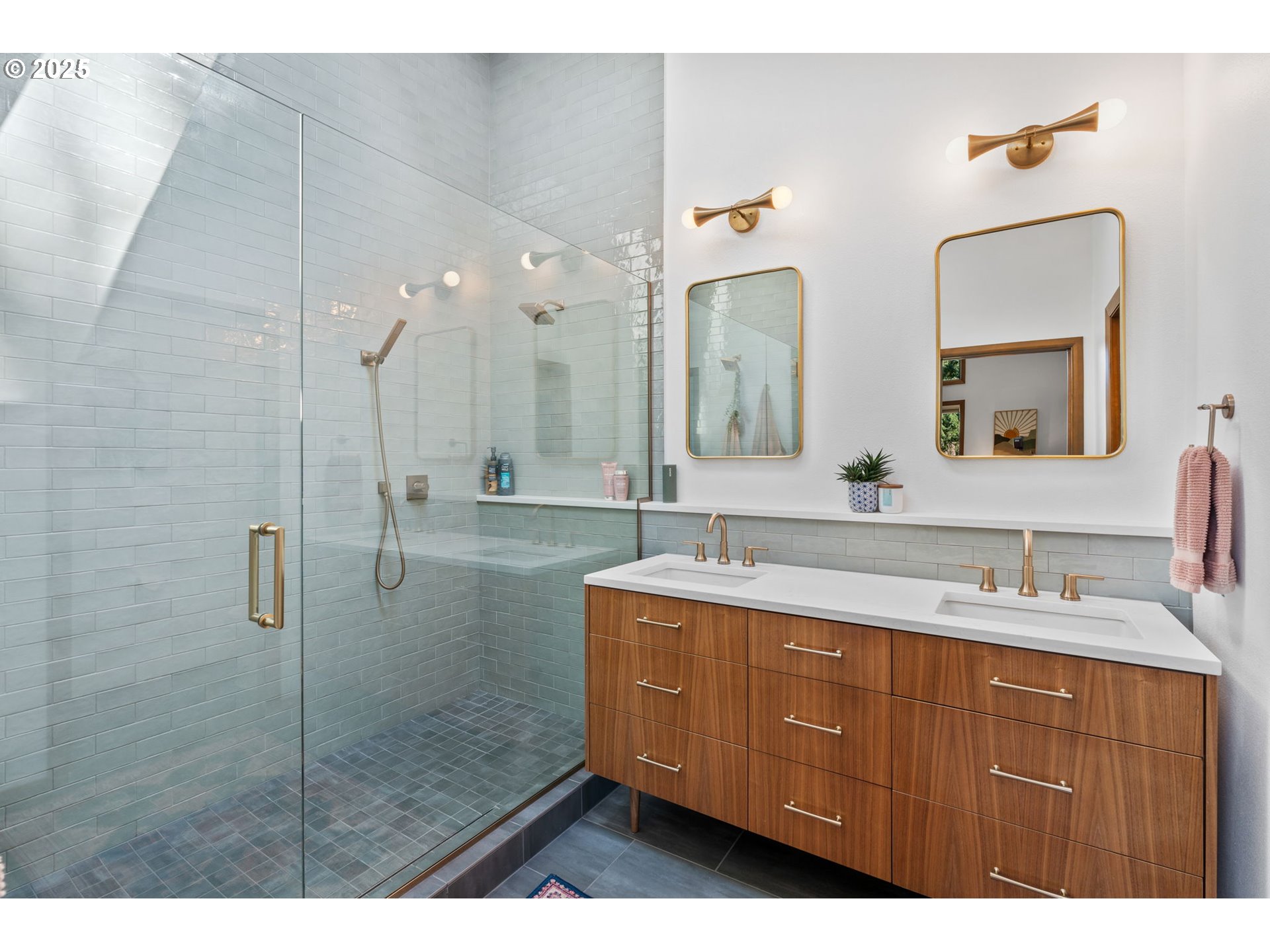 945 NW TORREY VIEW LN