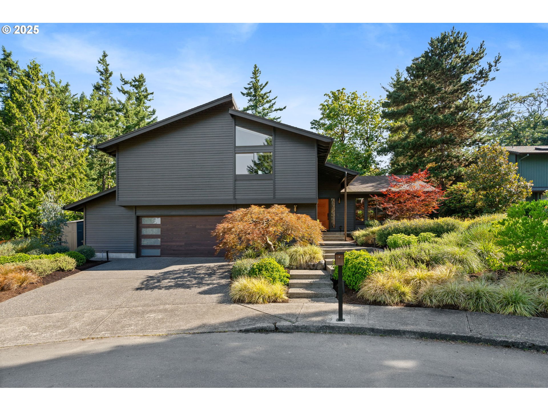 945 NW TORREY VIEW LN