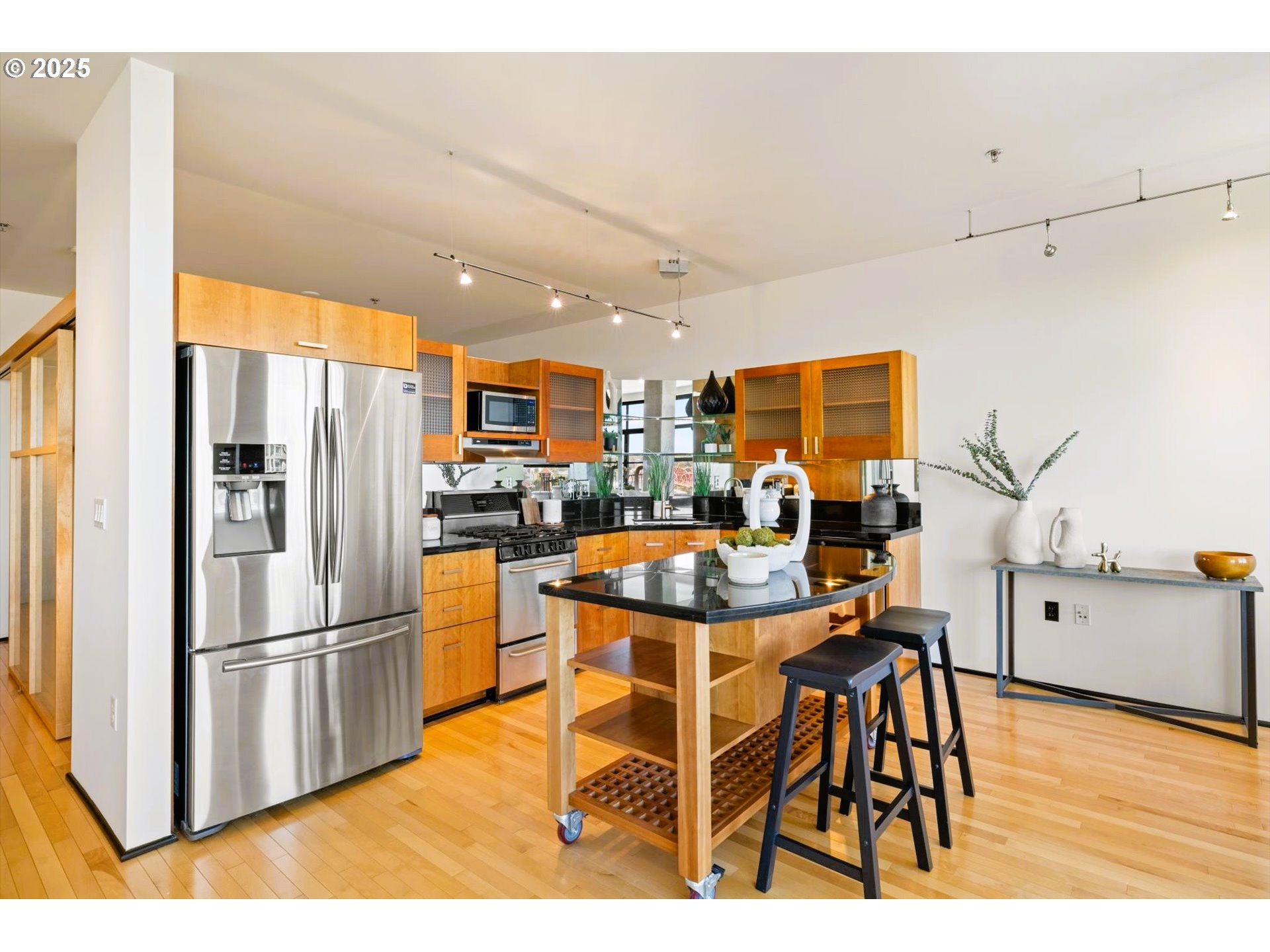 333 NW 9TH AVE 1323