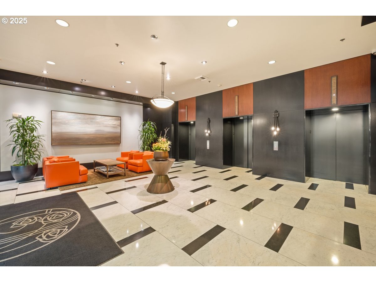 333 NW 9TH AVE 1323