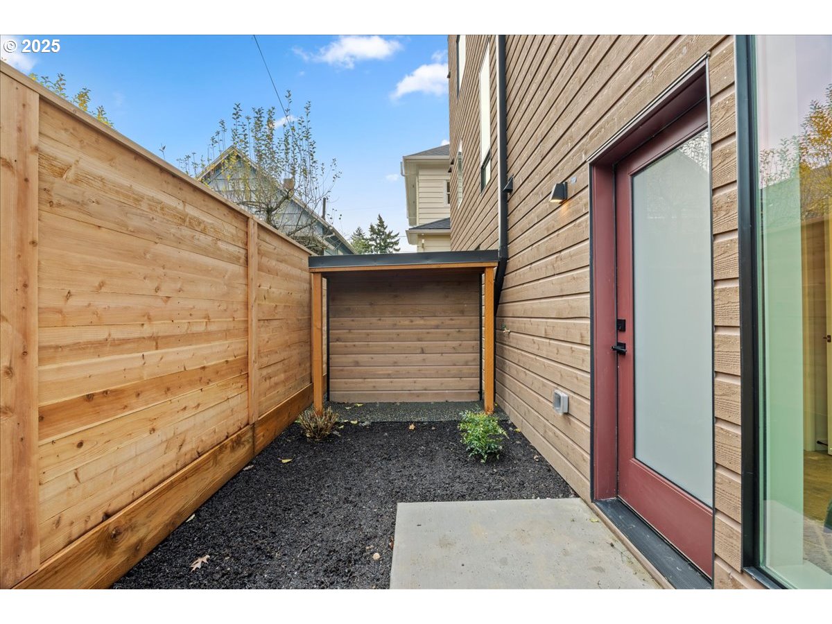 3528 N Borthwick 3