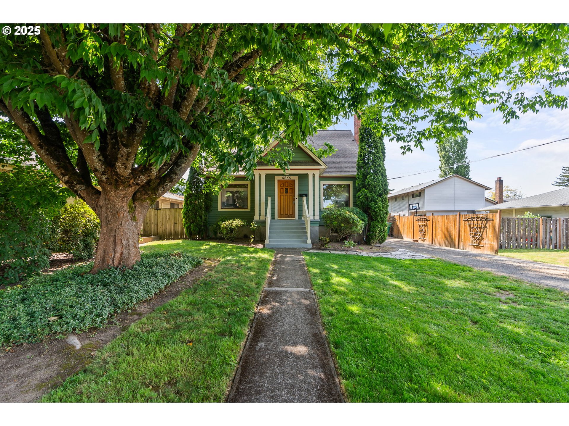 5655 SW LOMBARD AVE