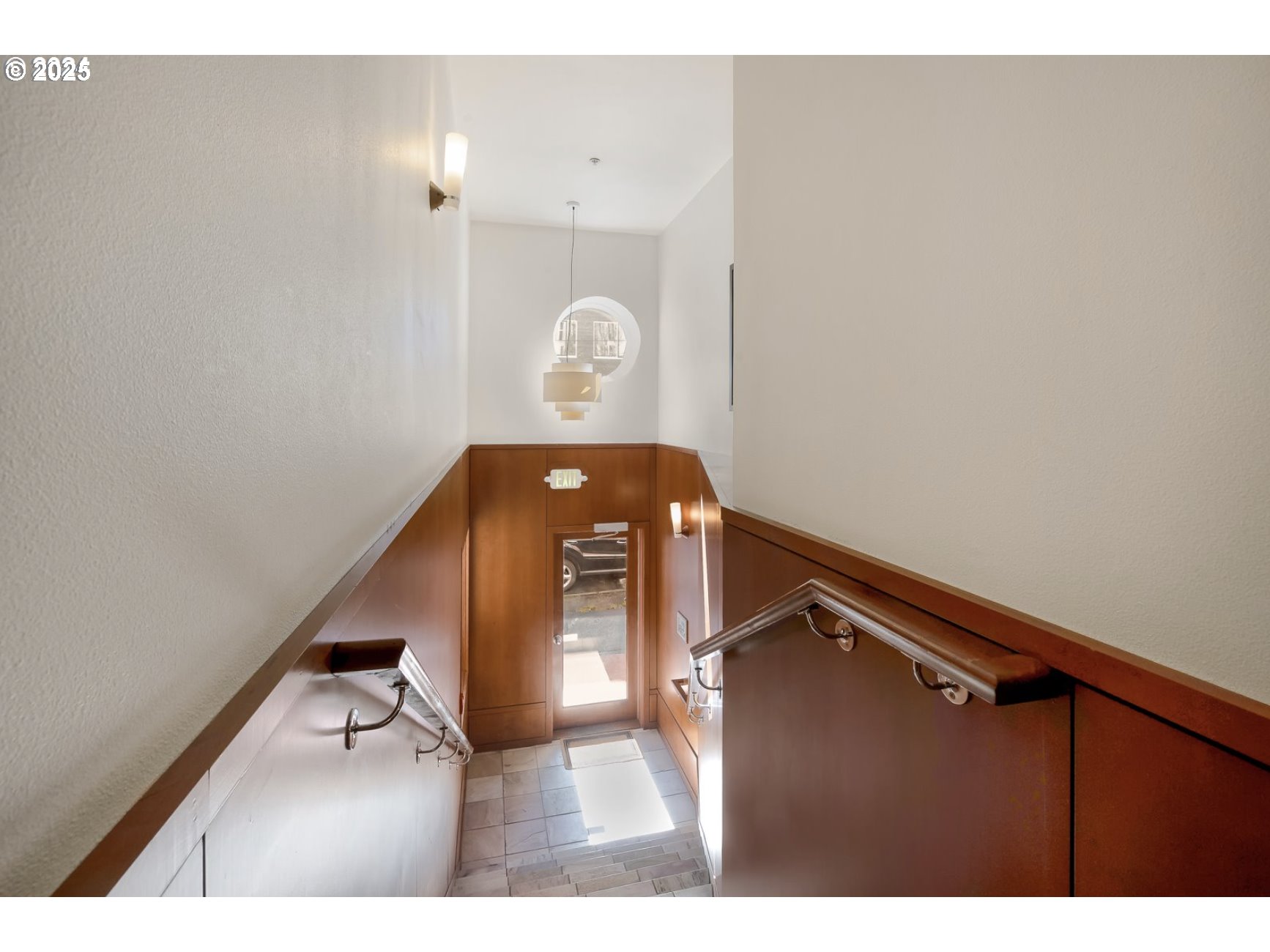 2537 NW THURMAN ST 101
